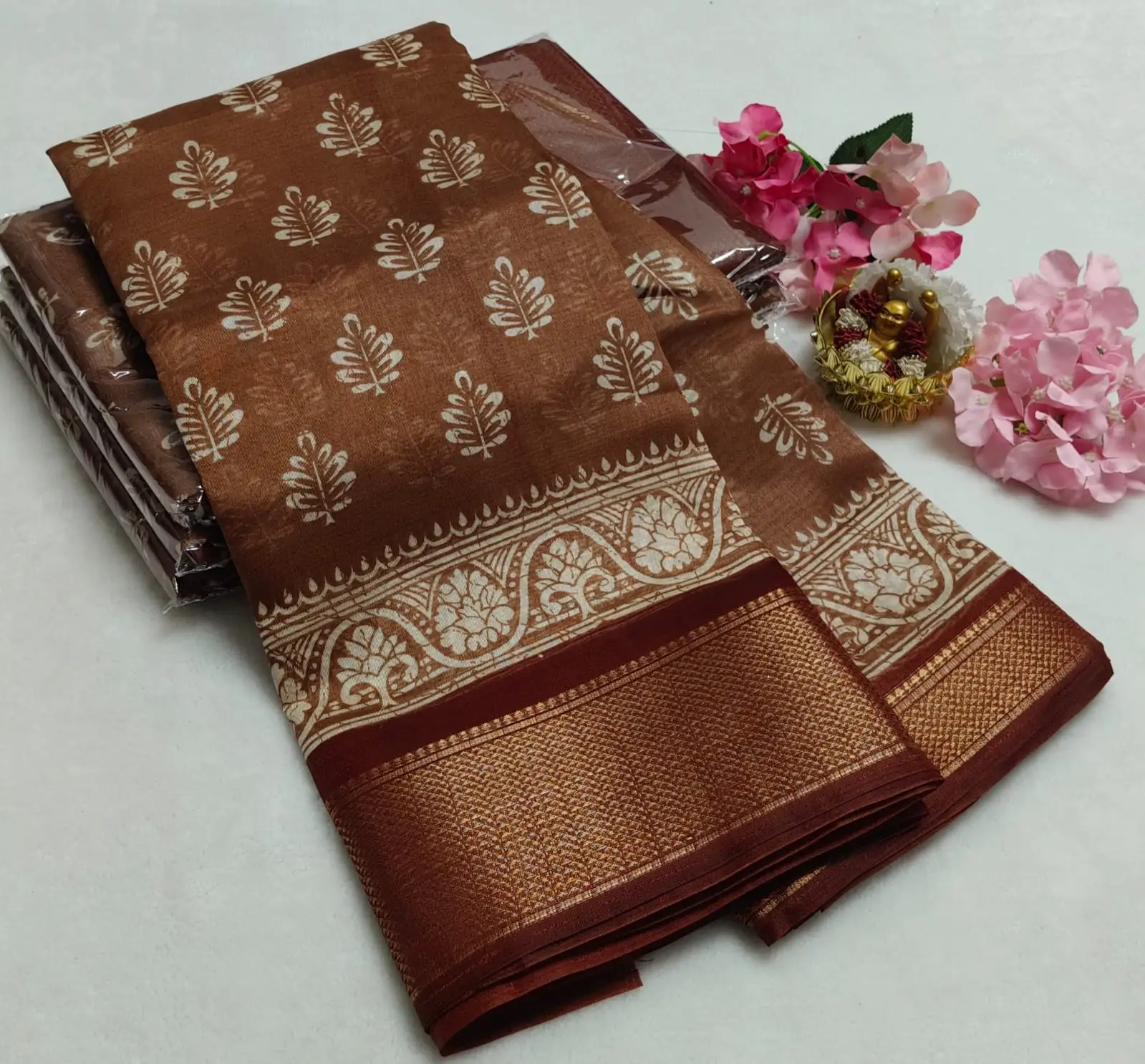 Leaf Butta Grand Banarasi Border Dolla Silk Saree
